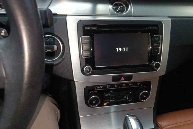 Used Volkswagen FAW-Volkswagen CC 2012 1.8TSI Luxury Model Audio And AC Panel
