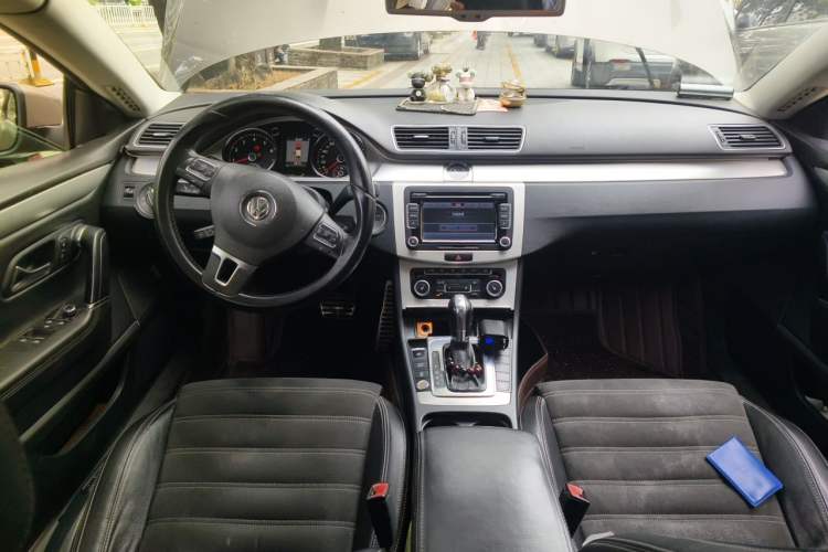 Used Volkswagen FAW-Volkswagen CC 2012 2.0 TSI Luxury Model Center Console