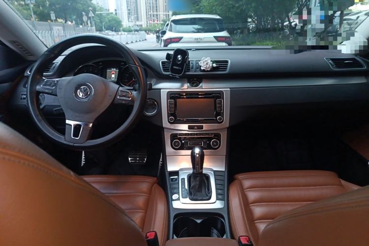 Used Volkswagen FAW-Volkswagen CC 2012 1.8TSI Luxury Model Center Console