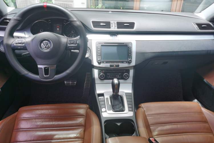 Used Volkswagen FAW-Volkswagen CC 2012 2.0 TSI Luxury Model Center Console