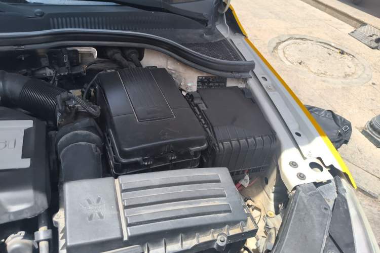 Used Volkswagen FAW-Volkswagen CC 2012 2.0 TSI Luxury Model Engine Bay Left