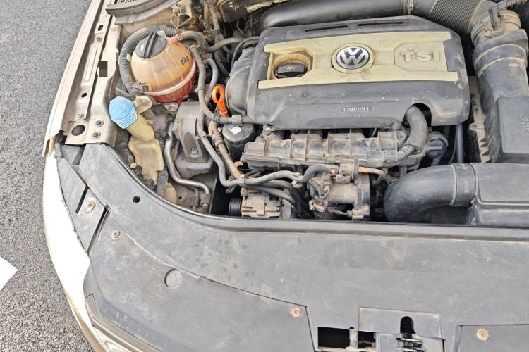 Used Volkswagen FAW-Volkswagen CC 2012 1.8TSI Luxury Model Engine Bay Right