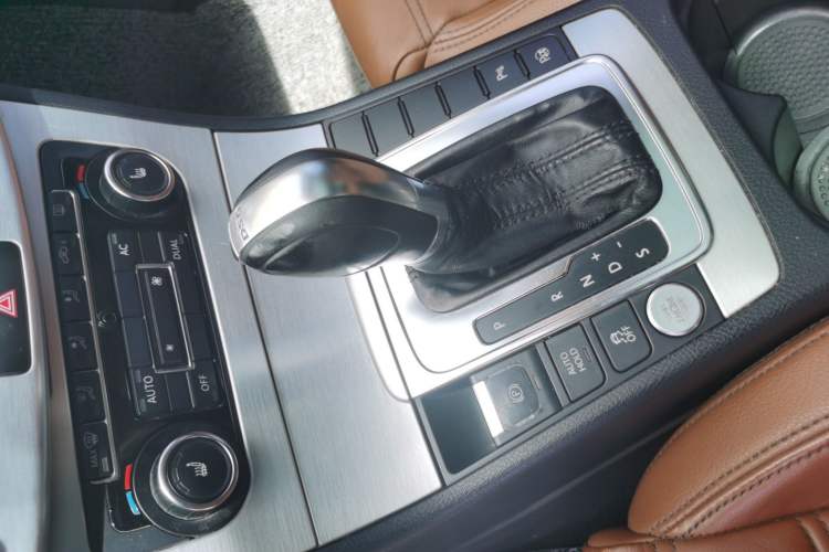 Used Volkswagen FAW-Volkswagen CC 2012 2.0 TSI Luxury Model Gear Lever
