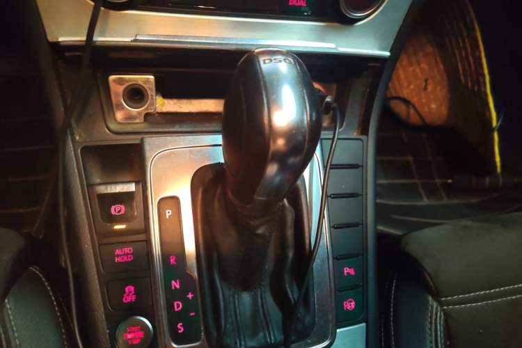 Used Volkswagen FAW-Volkswagen CC 2012 2.0 TSI Luxury Model Gear Lever