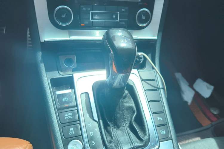 Used Volkswagen FAW-Volkswagen CC 2012 2.0 TSI Luxury Model Gear Lever