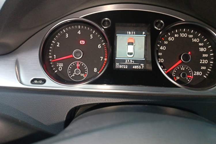 Used Volkswagen FAW-Volkswagen CC 2012 1.8TSI Luxury Model Odometer Close Up