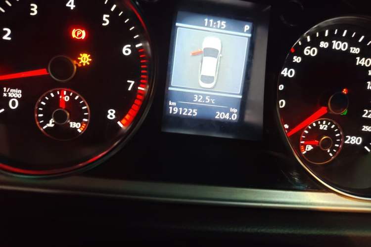 Used Volkswagen FAW-Volkswagen CC 2012 2.0 TSI Luxury Model Odometer Close Up