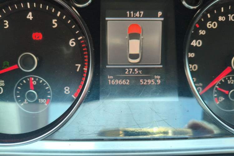 Used Volkswagen FAW-Volkswagen CC 2012 2.0 TSI Luxury Model Odometer Close Up