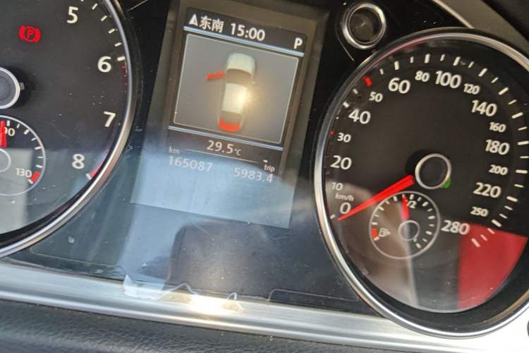 Used Volkswagen FAW-Volkswagen CC 2012 1.8TSI Luxury Model Odometer Close Up
