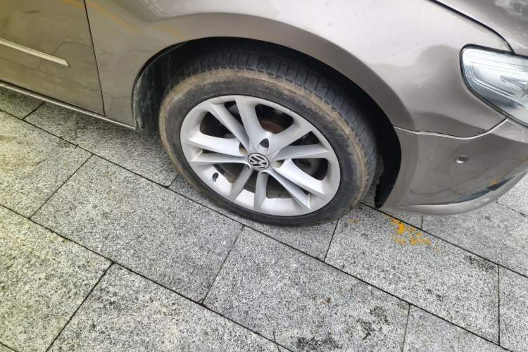 Used Volkswagen FAW-Volkswagen CC 2012 2.0 TSI Luxury Model Right Front Wheel Hub