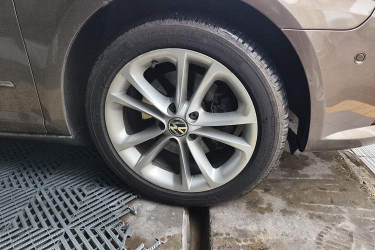 Used Volkswagen FAW-Volkswagen CC 2012 1.8TSI Elite Edition Right Front Wheel Hub