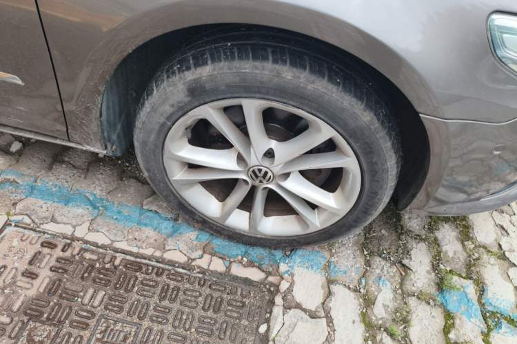 Used Volkswagen FAW-Volkswagen CC 2012 2.0 TSI Ultimate Edition Right Front Wheel Hub