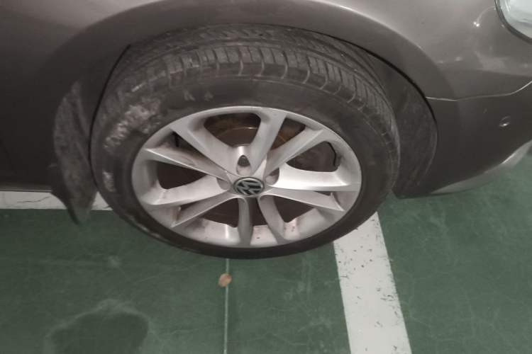 Used Volkswagen FAW-Volkswagen CC 2012 2.0 TSI Luxury Model Right Front Wheel Hub