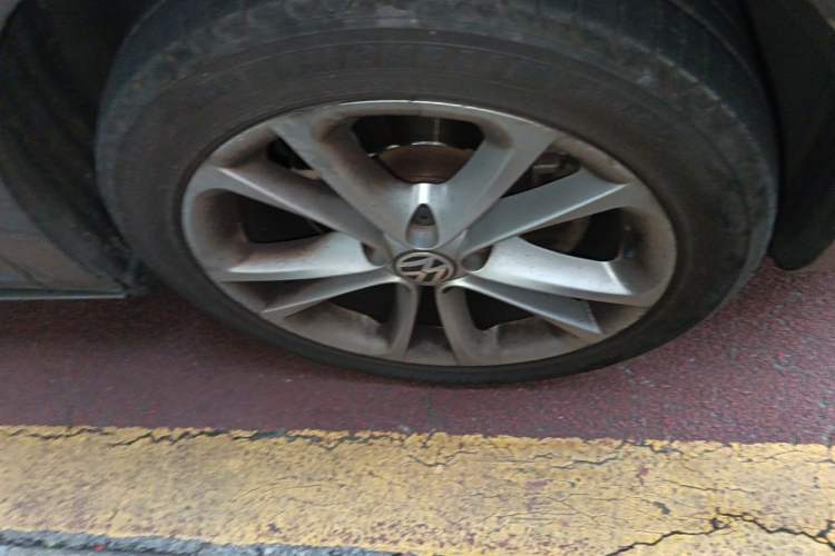 Used Volkswagen FAW-Volkswagen CC 2012 1.8TSI Luxury Model Right Front Wheel Hub