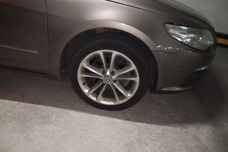 Used Volkswagen FAW-Volkswagen CC 2012 2.0 TSI Luxury Model Right Front Wheel Hub