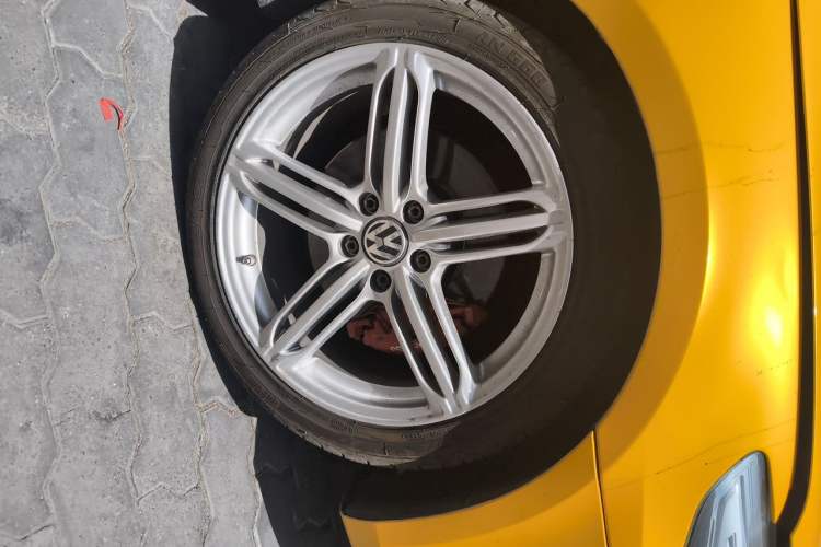 Used Volkswagen FAW-Volkswagen CC 2012 2.0 TSI Luxury Model Right Front Wheel Hub