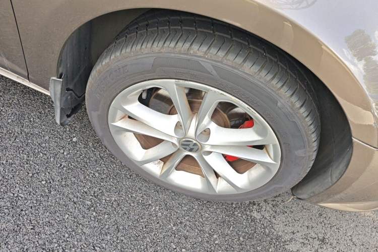 Used Volkswagen FAW-Volkswagen CC 2012 1.8TSI Luxury Model Right Front Wheel Hub
