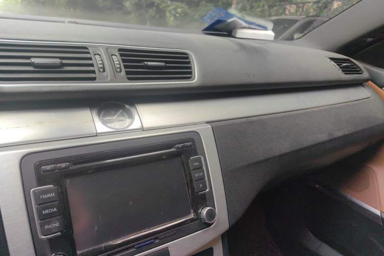 Used Volkswagen FAW-Volkswagen CC 2013 2.0 TSI Ultimate Model Audio And AC Panel