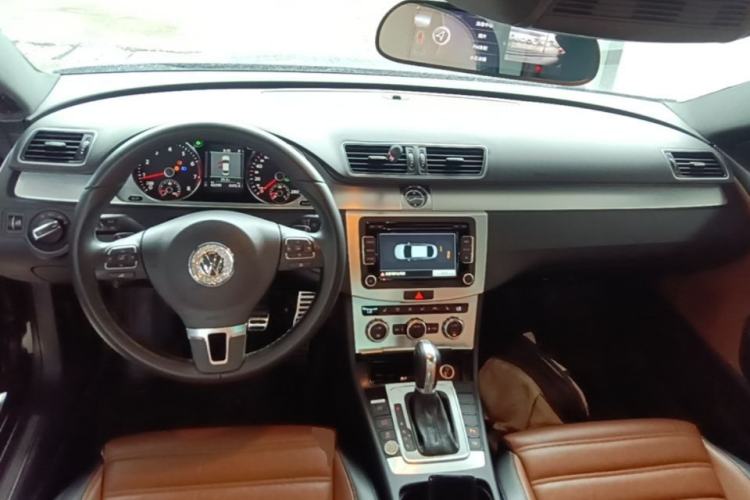 Used Volkswagen FAW-Volkswagen CC 2013 1.8TSI Luxury Model Center Console