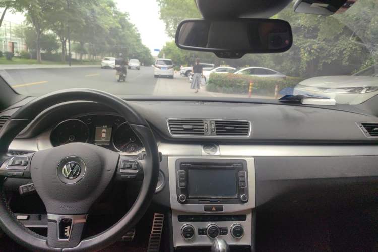 Used Volkswagen FAW-Volkswagen CC 2013 2.0 TSI Ultimate Model Center Console