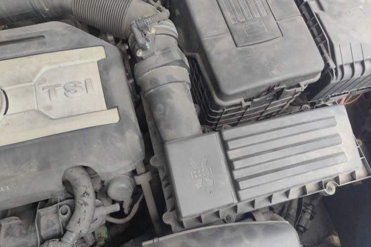 Used Volkswagen FAW-Volkswagen CC 2013 2.0 TSI Ultimate Model Engine Bay Left