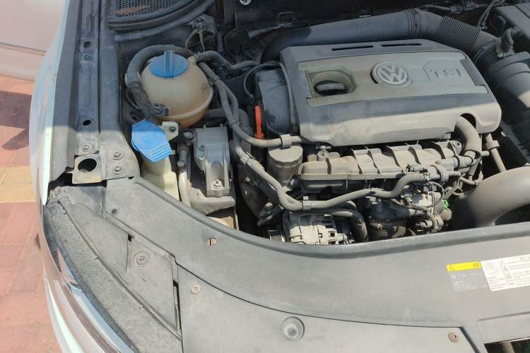 Used Volkswagen FAW-Volkswagen CC 2013 2.0 TSI Luxury Model Engine Bay Right