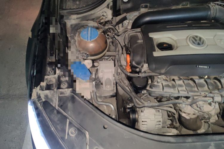 Used Volkswagen FAW-Volkswagen CC 2013 1.8TSI Luxury Model Engine Bay Right