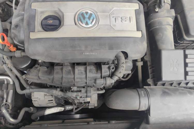 Used Volkswagen FAW-Volkswagen CC 2013 2.0 TSI Ultimate Model Engine Bay