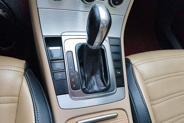 Used Volkswagen FAW-Volkswagen CC 2013 1.8TSI Prestige Model Gear Lever