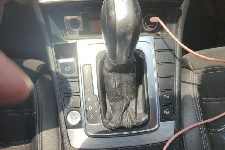Used Volkswagen FAW-Volkswagen CC 2013 2.0 TSI Luxury Model Gear Lever
