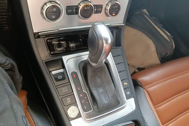 Used Volkswagen FAW-Volkswagen CC 2013 1.8TSI Luxury Model Gear Lever