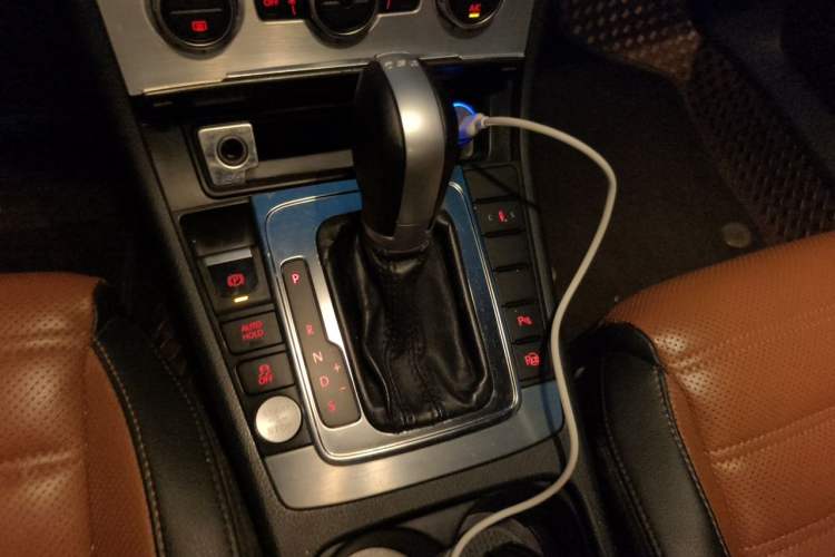 Used Volkswagen FAW-Volkswagen CC 2013 2.0 TSI Ultimate Model Gear Lever