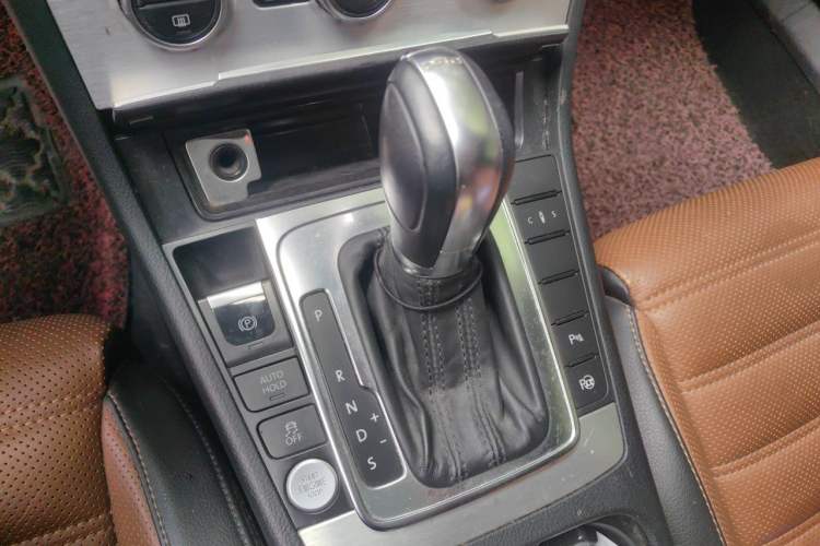 Used Volkswagen FAW-Volkswagen CC 2013 2.0 TSI Ultimate Model Gear Lever