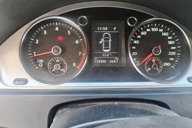 Used Volkswagen FAW-Volkswagen CC 2013 1.8TSI Prestige Model Odometer Close Up