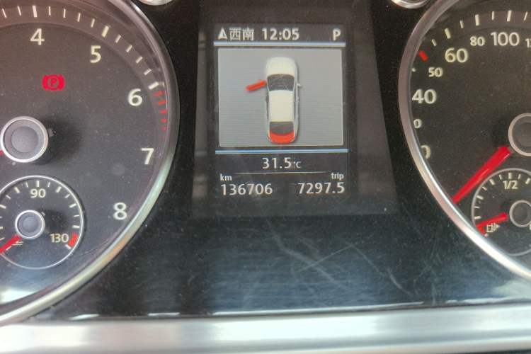 Used Volkswagen FAW-Volkswagen CC 2013 2.0 TSI Luxury Model Odometer Close Up