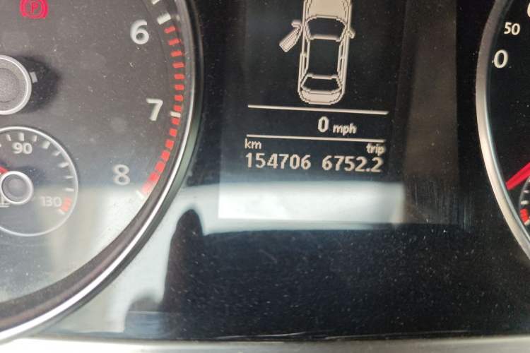 Used Volkswagen FAW-Volkswagen CC 2013 1.8TSI Prestige Model Odometer Close Up