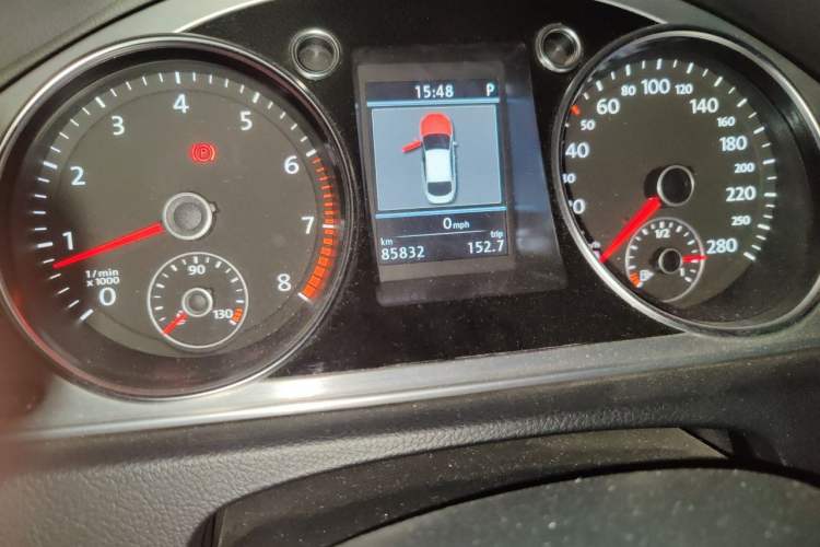 Used Volkswagen FAW-Volkswagen CC 2013 1.8TSI Luxury Model Odometer Close Up