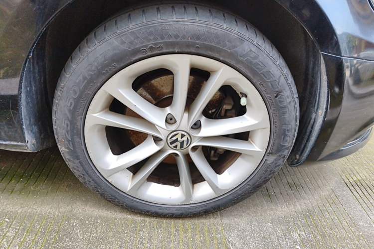 Used Volkswagen FAW-Volkswagen CC 2013 1.8TSI Prestige Model Right Front Wheel Hub