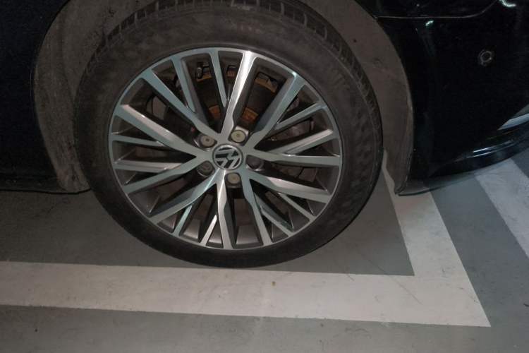 Used Volkswagen FAW-Volkswagen CC 2013 2.0 TSI Ultimate Model Right Front Wheel Hub