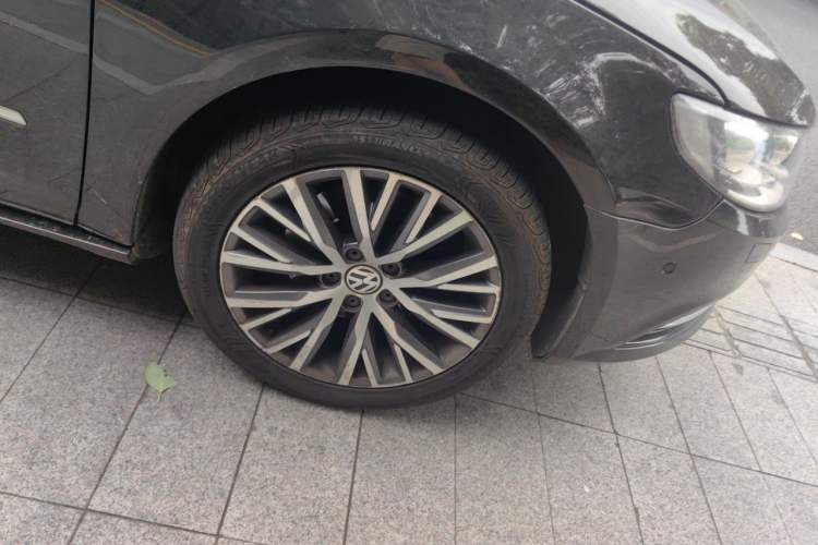 Used Volkswagen FAW-Volkswagen CC 2013 2.0 TSI Ultimate Model Right Front Wheel Hub