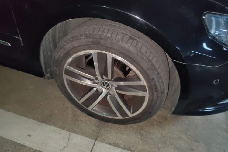 Used Volkswagen FAW-Volkswagen CC 2013 1.8TSI Luxury Model Right Front Wheel Hub