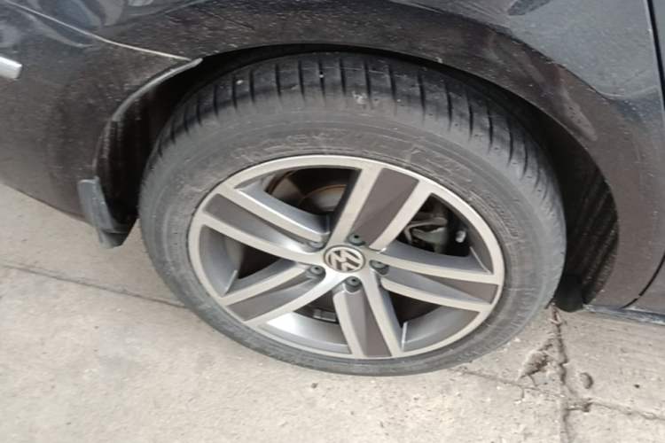 Used Volkswagen FAW-Volkswagen CC 2013 1.8TSI Luxury Model Right Rear Wheel Hub