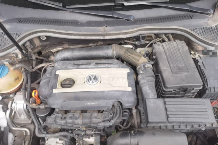 Used Volkswagen FAW-Volkswagen CC 2013 1.8TSI Luxury Model Engine Bay
