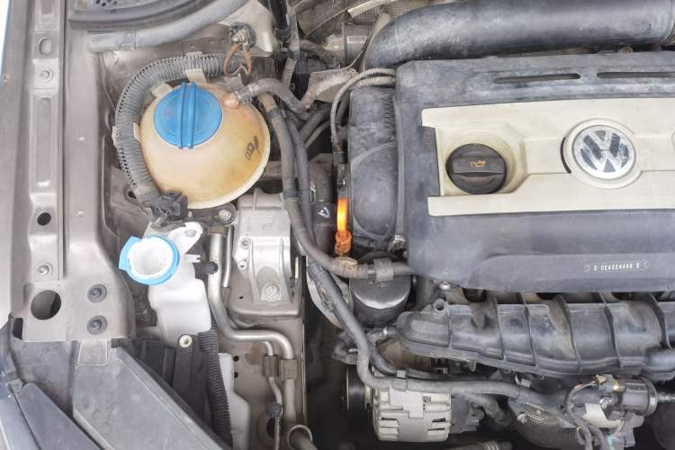 Used Volkswagen FAW-Volkswagen CC 2013 1.8TSI Luxury Model Engine Bay Right