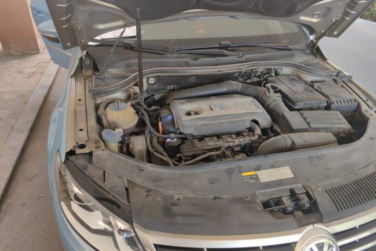 Used Volkswagen FAW-Volkswagen CC 2013 2.0 TSI Luxury Model Engine Bay Right