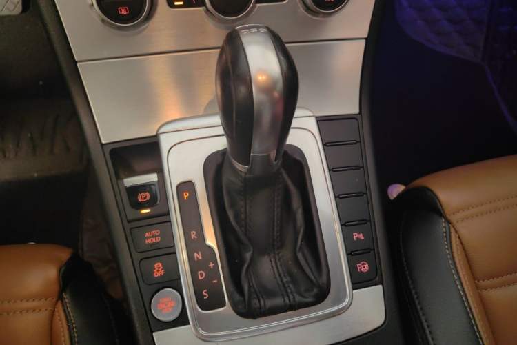 Used Volkswagen FAW-Volkswagen CC 2013 2.0 TSI Luxury Model Gear Lever
