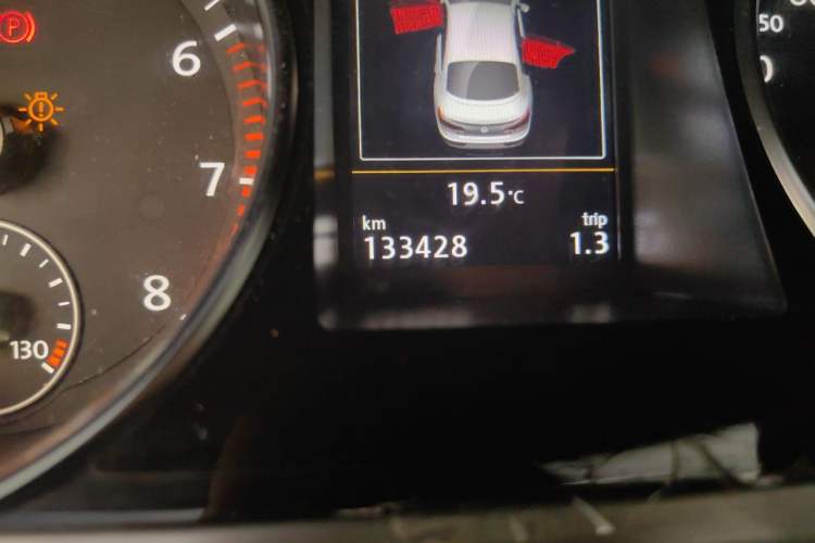 Used Volkswagen FAW-Volkswagen CC 2013 2.0 TSI Luxury Model Odometer Close Up