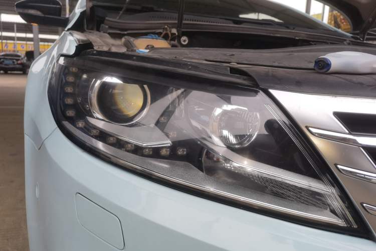 Used Volkswagen FAW-Volkswagen CC 2013 1.8TSI Luxury Model Right Front Headlight