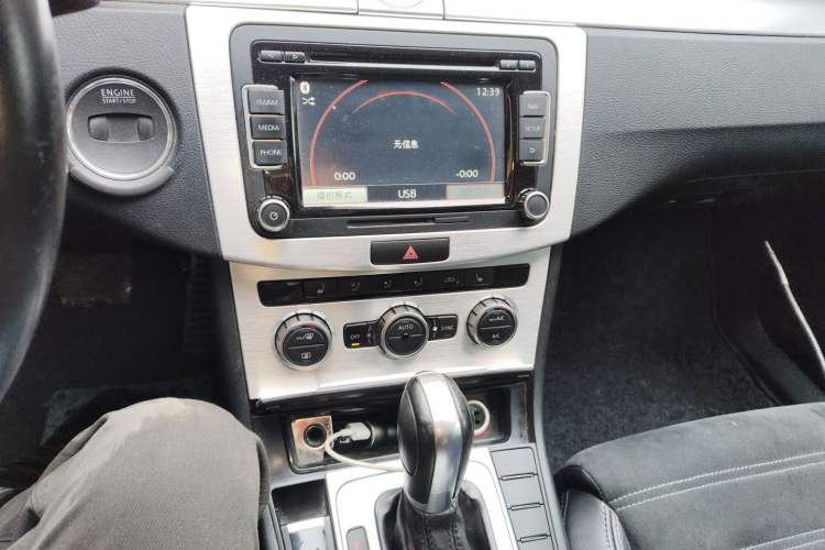 Used Volkswagen FAW-Volkswagen CC 2013 1.8TSI Luxury Model Audio And AC Panel