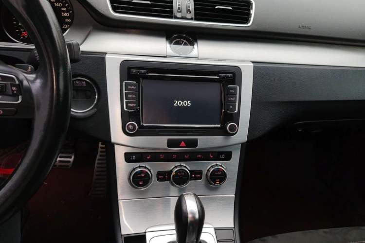 Used Volkswagen FAW-Volkswagen CC 2013 1.8TSI Luxury Model Audio And AC Panel